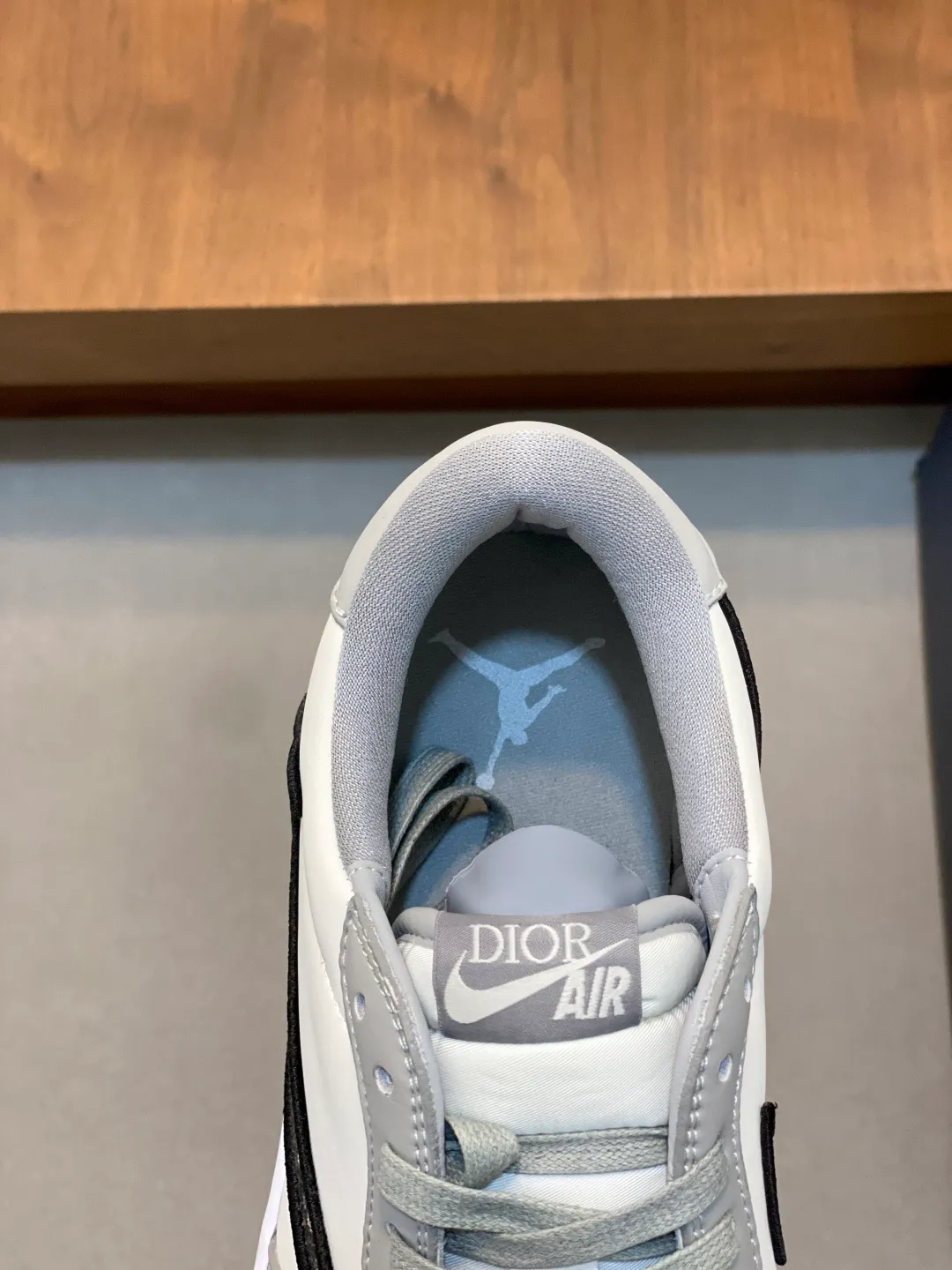 Men's shoes 💰700 [Dior-AIR] Dior co-branded model - high-end quality original single casual sports sneakers - upper: 🔝 silk calfskin, toe punching technology, tongue, brand cloth label, heel. embroidered brand logo - lining: brand canvas - outsole: original TPR·rubber·two-color molded outsole -super high quality control·fine workmanship·prominent (high-end·luxury·grade) -Size: 39-44 (38, 45, 46, can be customized)